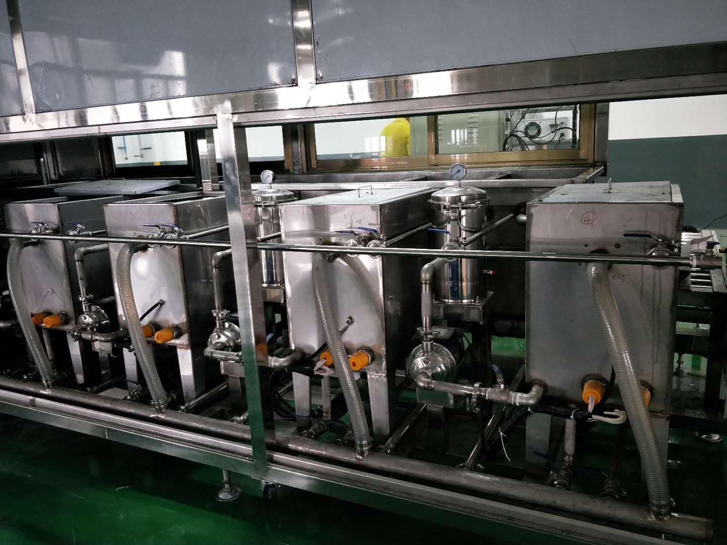 三達超聲波清洗設備恒基安裝現(xiàn)場